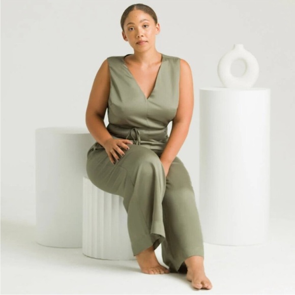 Ettitude Sateen Jumpsuit wide leg sage green tie waist satin bamboo small v neck - Picture 1 of 16
